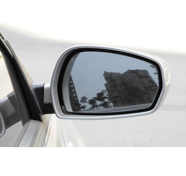 大视野汽车后视镜安装方法有哪些优缺点？判断车距有哪些小技巧？